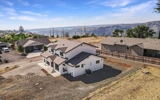 867 Waggoner Rd in Paradise, CA - Building Photo
