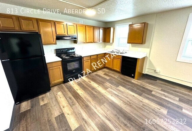 property at 906 N 2nd St