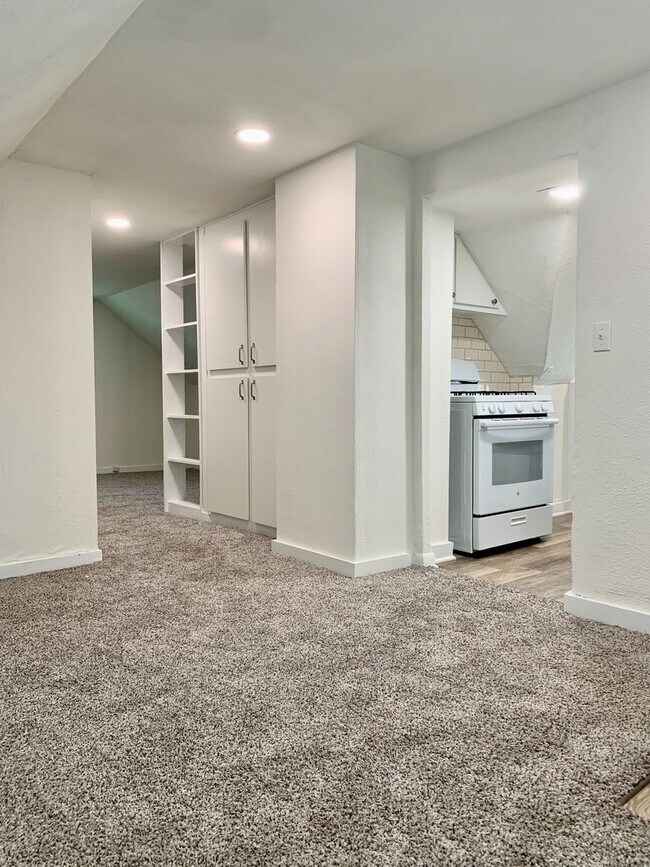 property at 413 1/2 S Vassar St