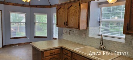205 NW Almond in Blue Springs, MO - Building Photo - Building Photo