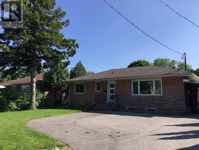 402 Third Line in Oakville, ON - Building Photo - Building Photo