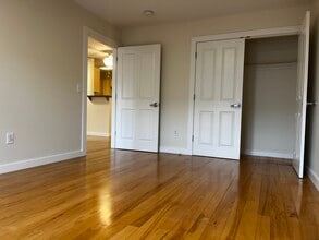 30 S Village Green, Unit 207 in Middlebury, VT - Foto de edificio - Building Photo