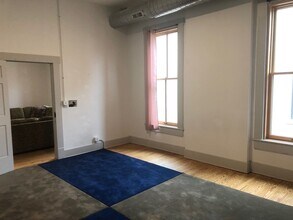 123 E 3rd St, Unit 201 in Marion, IN - Foto de edificio - Building Photo