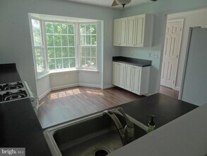 2492 Wentworth Dr in Crofton, MD - Foto de edificio - Building Photo