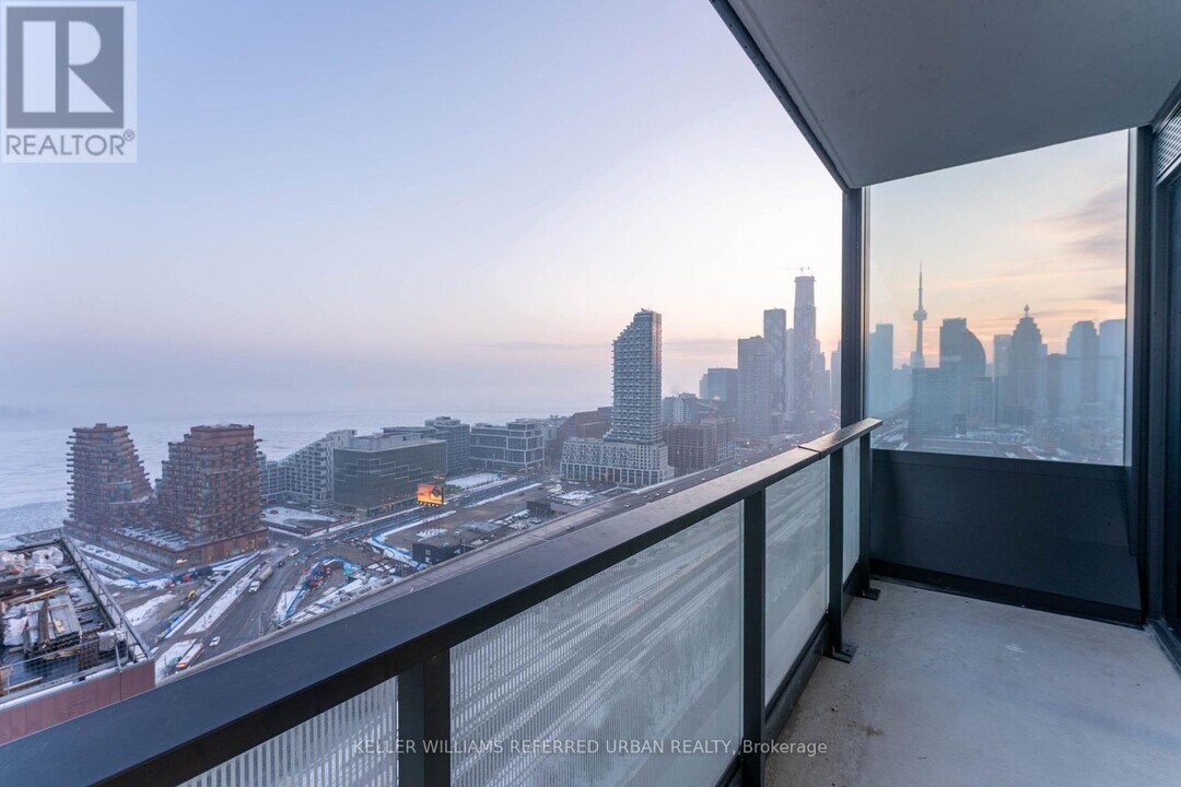 35 Parliament St in Toronto, ON - Building Photo