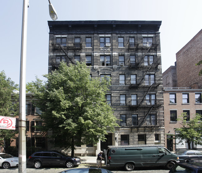 269-271 W 12th St in New York, NY - Building Photo - Building Photo