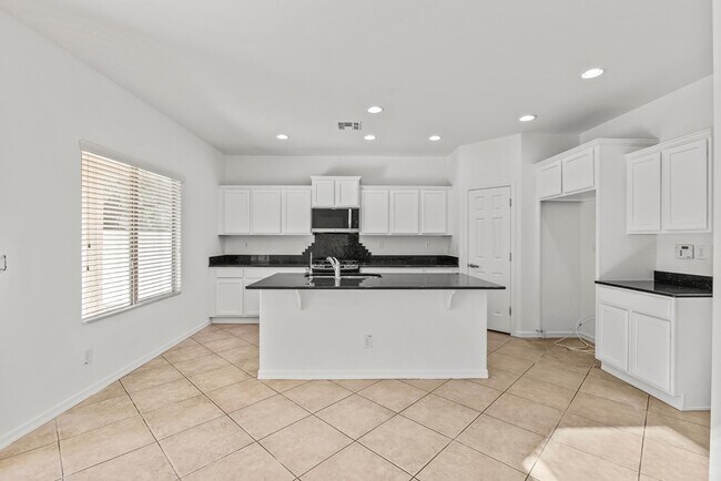 2535 W Lucia Dr in Phoenix, AZ - Building Photo - Building Photo