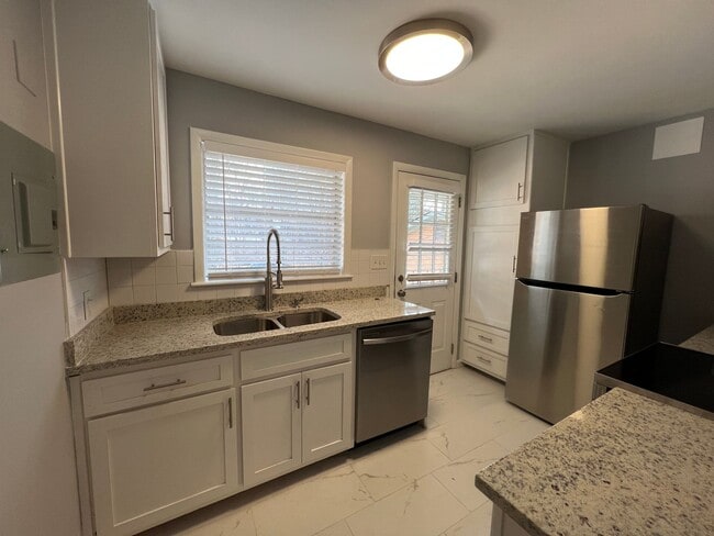 3057 Pharr Ct N Northwest in Atlanta, GA - Foto de edificio - Building Photo