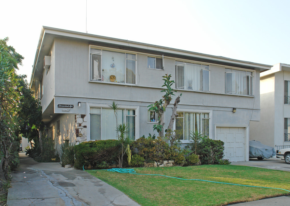 1967 S Shenandoah St in Los Angeles, CA - Building Photo