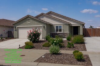 1385 Deerwood St in Plumas Lake, CA - Building Photo - Building Photo