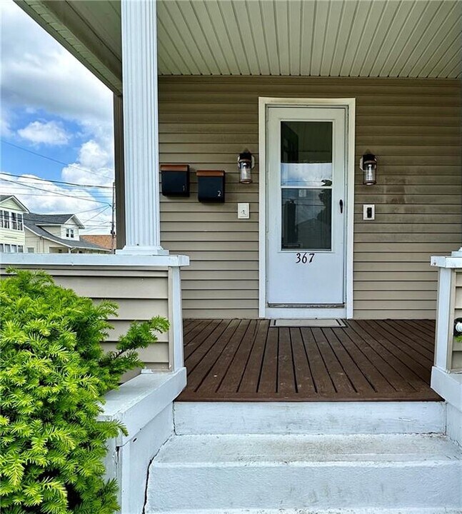 367 Orient Ave in Pawtucket, RI - Building Photo