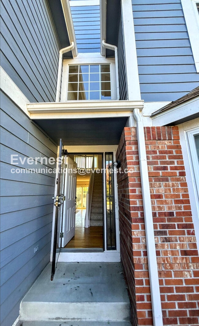 18618 E Grand Cir