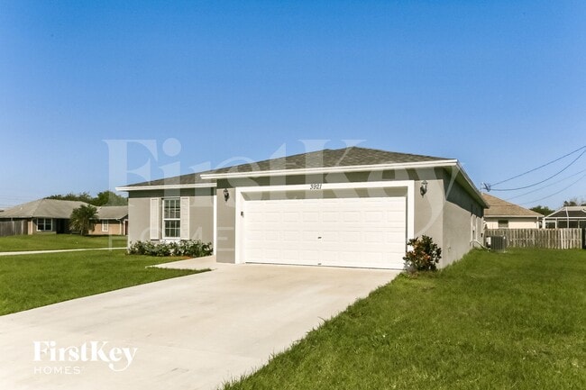 3921 SW Kabane St in Port St. Lucie, FL - Building Photo - Building Photo