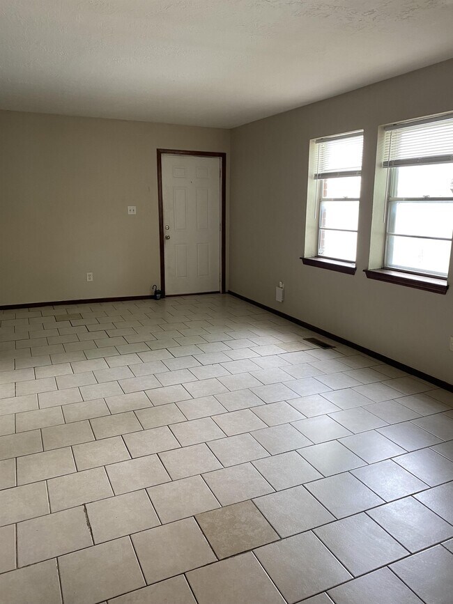 1020 E Main St photo'