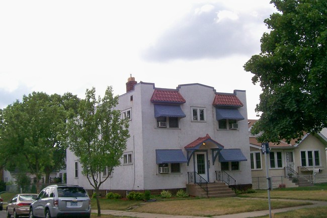 4101 Cedar Ave S in Minneapolis, MN - Building Photo - Building Photo