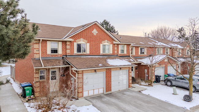 30 Parkholme Pl in Brampton, ON - Building Photo - Building Photo