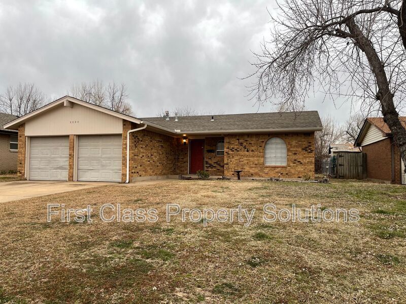 1041 W Main St in Moore, OK - Building Photo