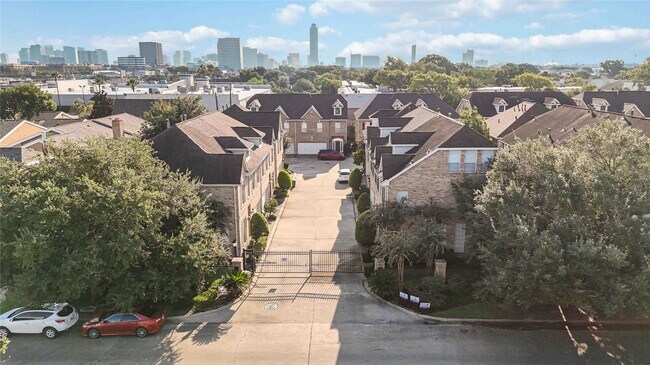 2827 Briarhurst Park in Houston, TX - Building Photo - Building Photo
