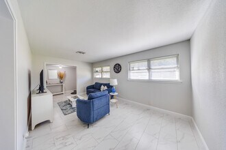 2519 Lazy Lake Dr in Houston, TX - Building Photo - Building Photo