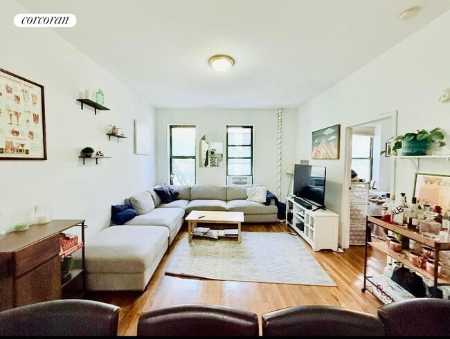 242 E 50th St
