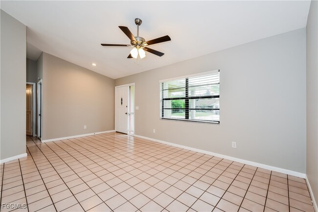 9076 Pineapple Rd in Ft. Myers, FL - Building Photo - Building Photo