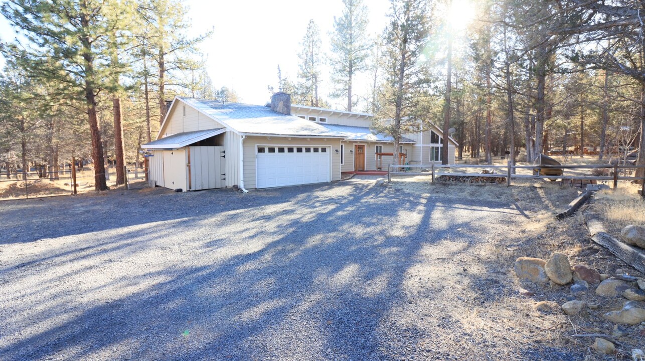 63390 Saddleback Pl in Bend, OR - Foto de edificio