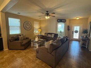 13215 Emerald Isle St in Horizon City, TX - Foto de edificio - Building Photo