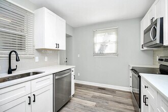 2921 Ravencroft Dr in Charlotte, NC - Building Photo - Building Photo