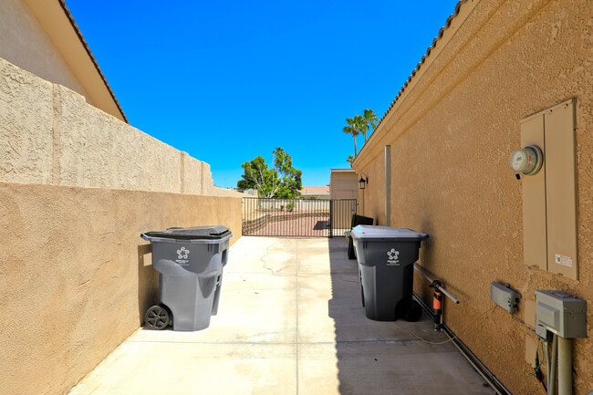 1820 Ambas Dr in Lake Havasu City, AZ - Building Photo - Building Photo