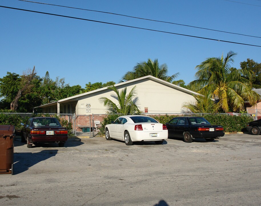 1221 NE 6th Ave in Fort Lauderdale, FL - Building Photo