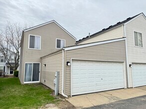 924 Symphony Dr in Aurora, IL - Building Photo - Building Photo