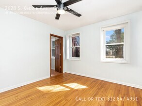 2628 S Kedzie Ave in Chicago, IL - Foto de edificio - Building Photo