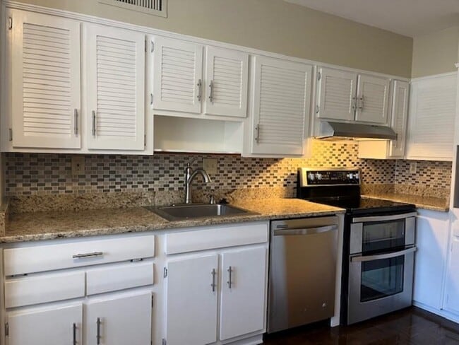 property at 4400 Poplar Ave