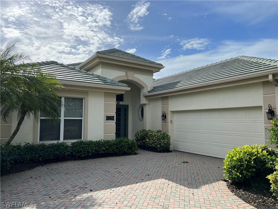 23307 Foxberry Ln in Bonita Springs, FL - Building Photo