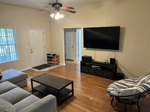 1207 Chimera Ln in Fort Walton Beach, FL - Building Photo - Building Photo