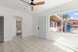 1 BED 1 BATH IN LOS ANGELES!!! in Los Angeles, CA - Building Photo