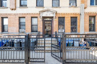 32-70 48th St in Long Island City, NY - Building Photo - Building Photo