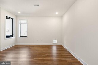 2411 Kensington Ave in Philadelphia, PA - Building Photo - Building Photo