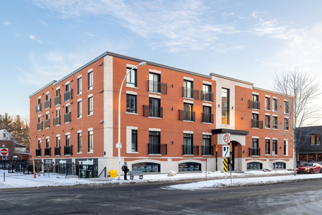 450-460 Saint-Charles O in Longueuil, QC - Building Photo - Building Photo