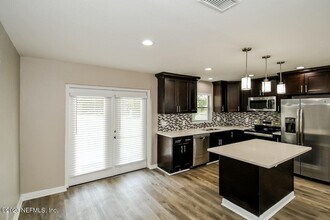 5534 Enchanted Dr in Jacksonville, FL - Building Photo - Building Photo