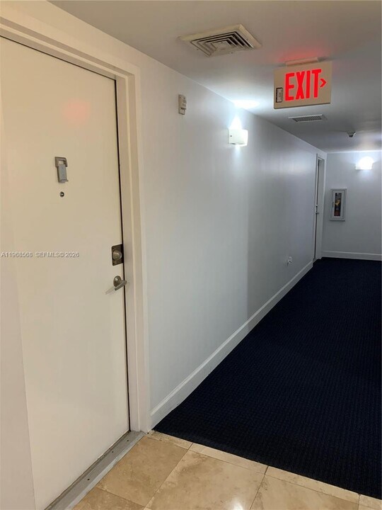 1401 SW 22nd St, Unit 903 in Miami, FL - Building Photo