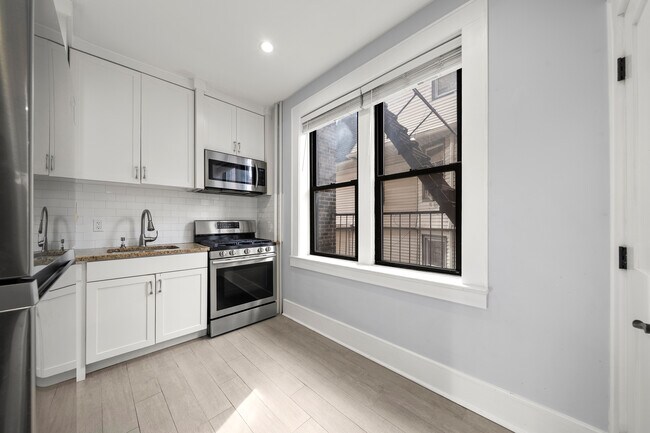 553 Undercliff Ave, Unit 5 in Edgewater, NJ - Building Photo - Building Photo