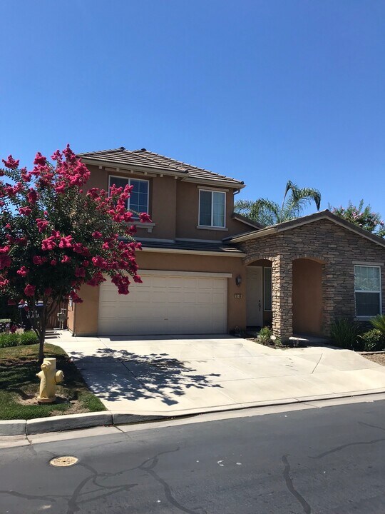 5149 W Pianosa Ave in Visalia, CA - Foto de edificio