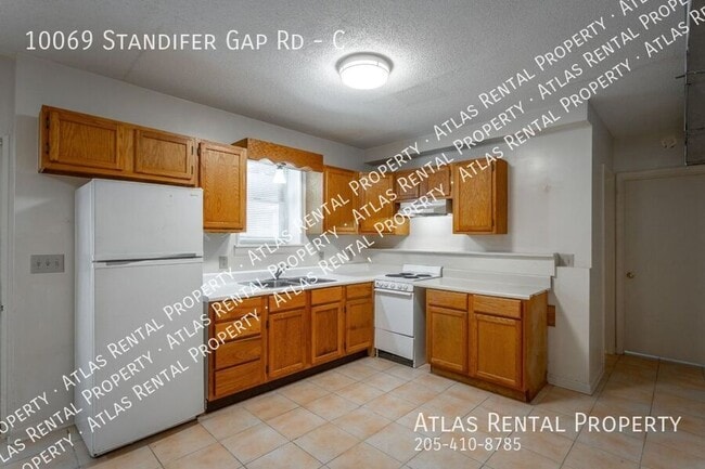 10069 Standifer Gap Rd in Collegedale, TN - Foto de edificio - Building Photo