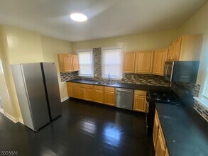 14 Fern Ave in Irvington, NJ - Building Photo - Building Photo