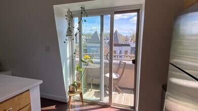 2022 Flagler Pl NW, Unit F302 in Washington, DC - Building Photo - Building Photo