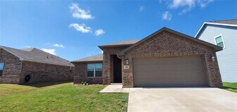 7205 Mistletoe Trail in Granbury, TX - Building Photo