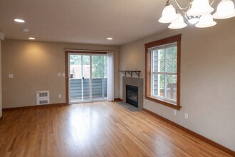 2705 NE 123rd St in Seattle, WA - Building Photo - Building Photo