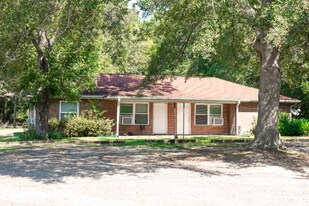 7607 Columbus Rd in Lizella, GA - Building Photo
