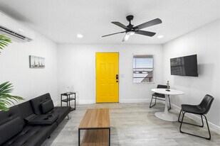 1882 Lake St in Oviedo, FL - Building Photo